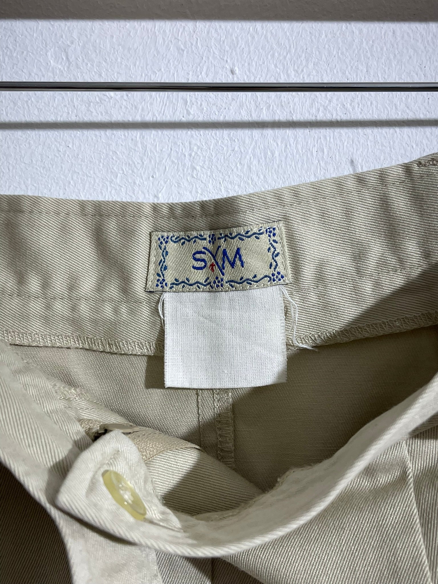 Jupe midi beige avec fente avant