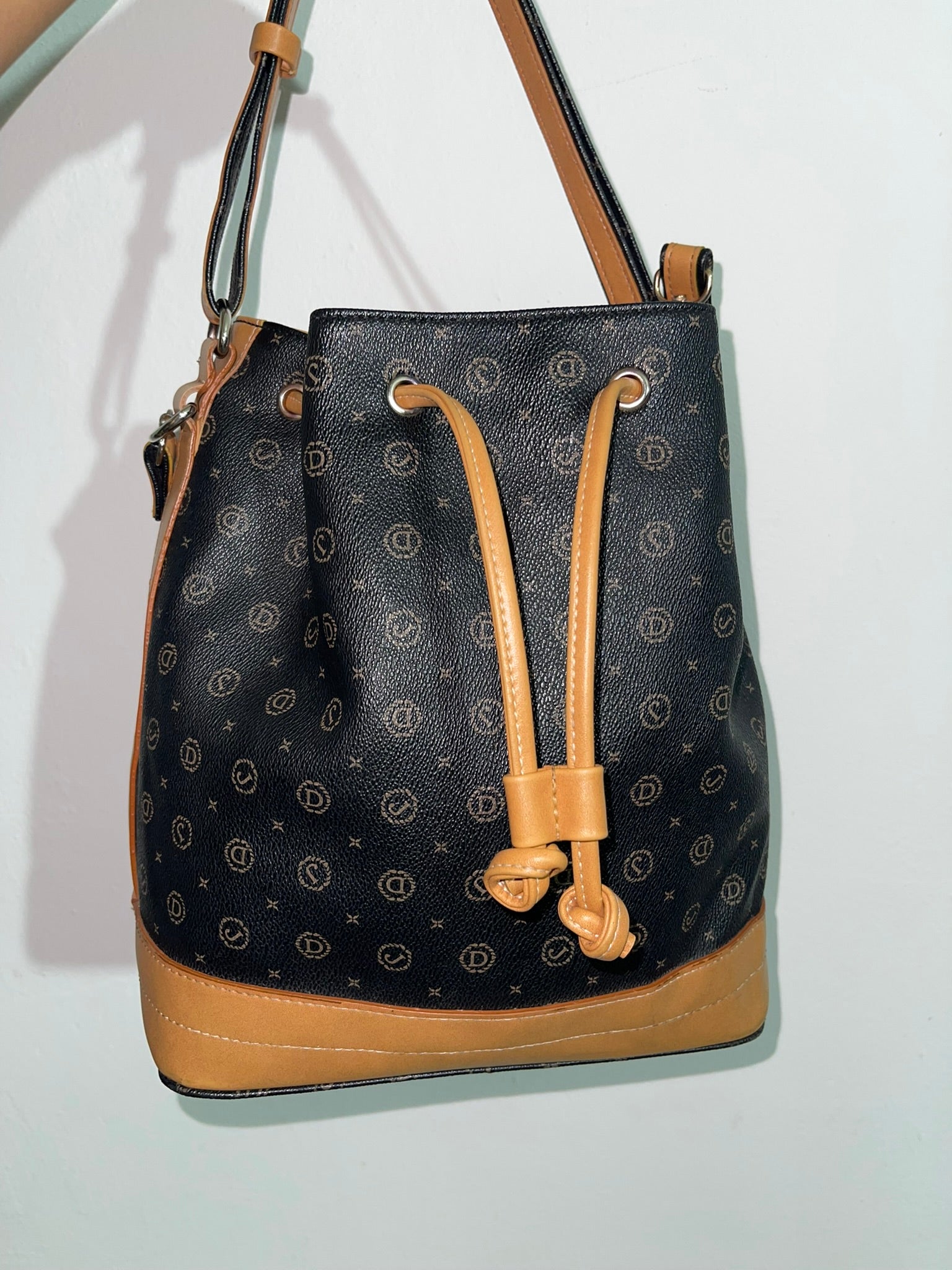 Sac seau vintage monogramme noir & camel - style rétro