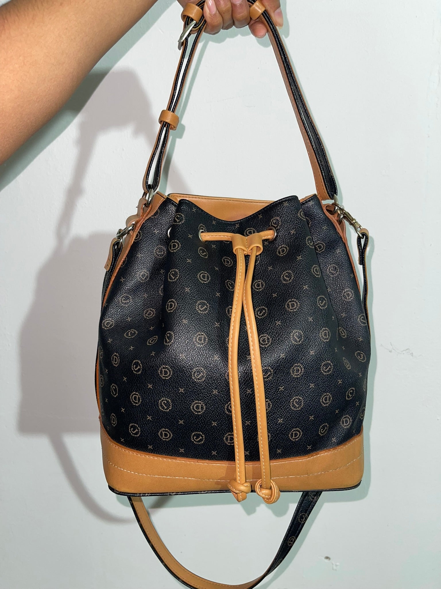 Sac seau vintage monogramme noir & camel - style rétro