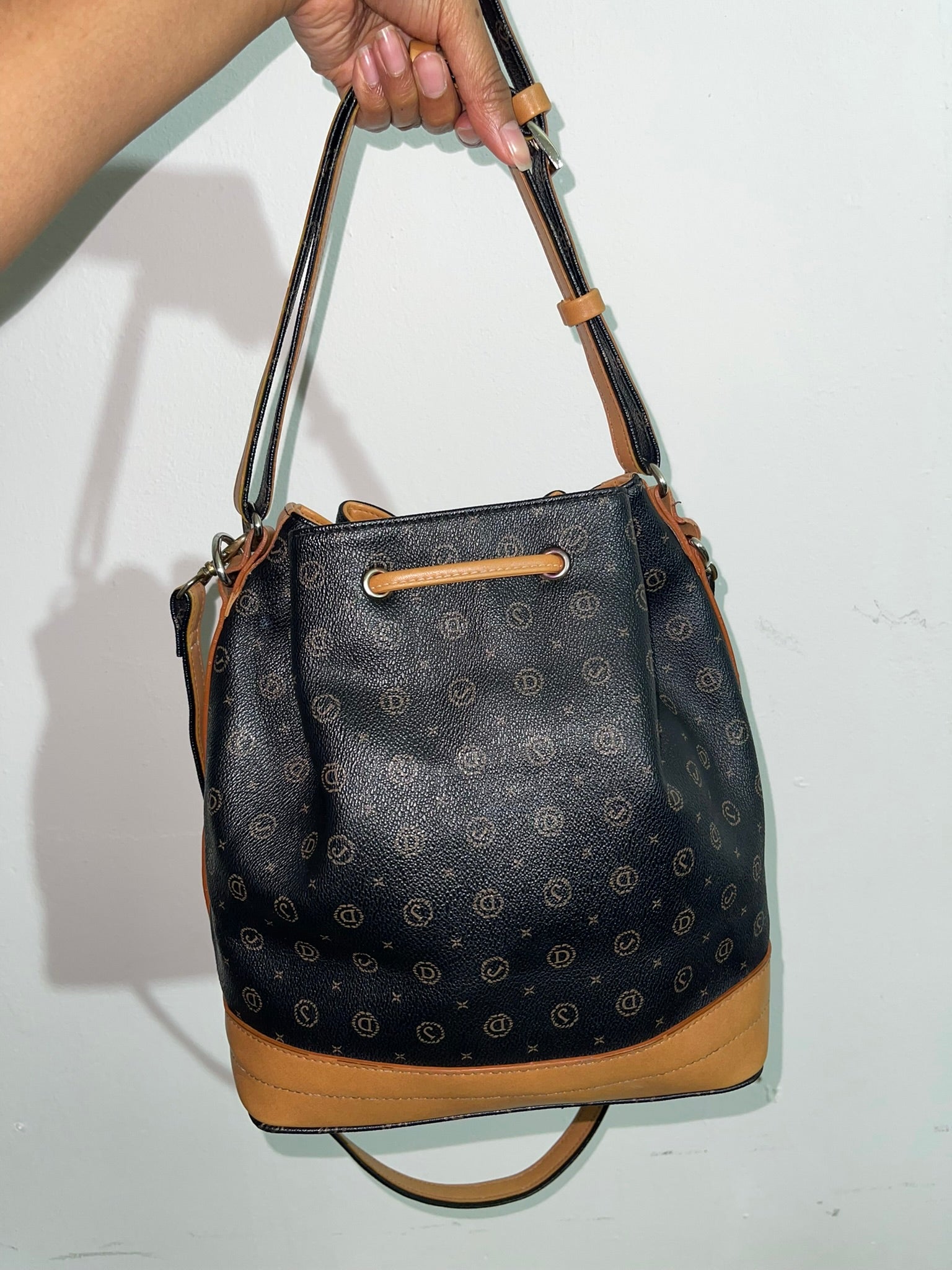 Sac seau vintage monogramme noir & camel - style rétro