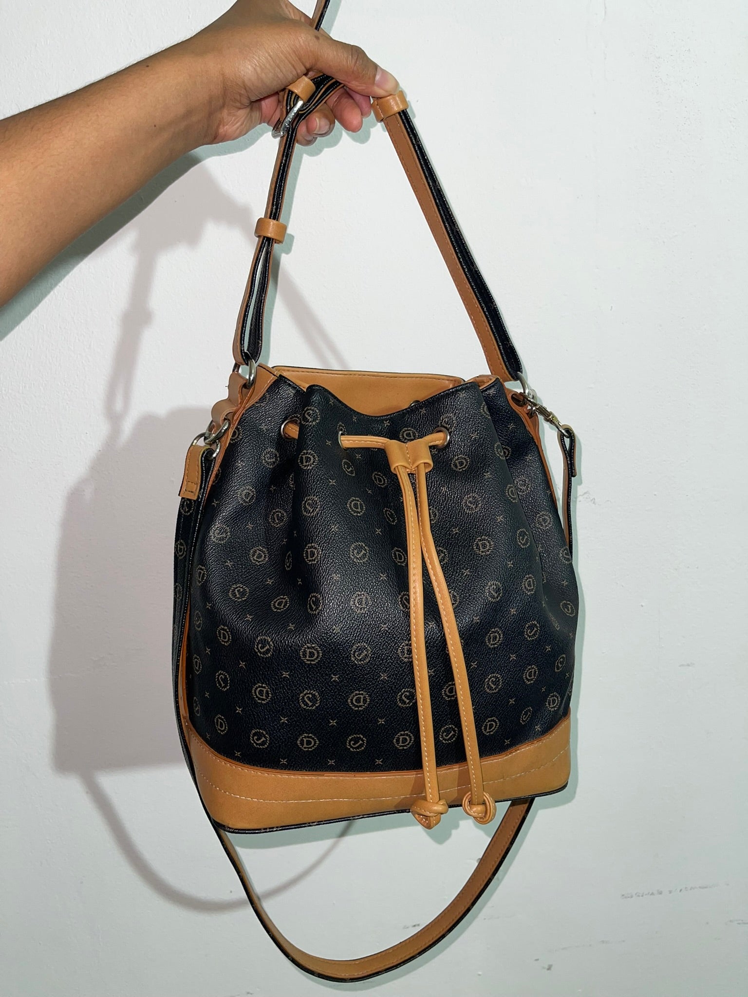 Sac seau vintage monogramme noir & camel - style rétro