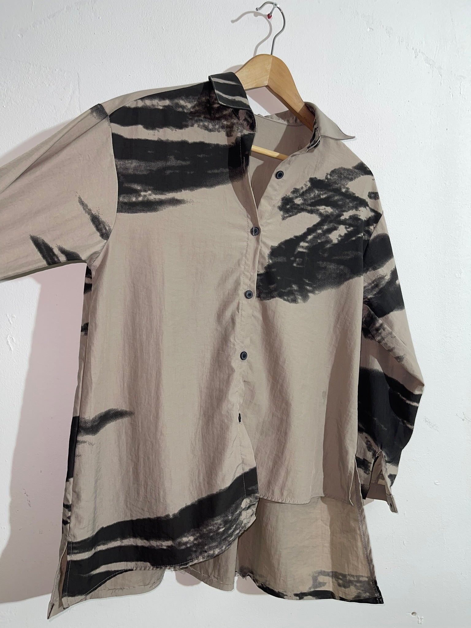 Chemise oversize effet peinture abstraite