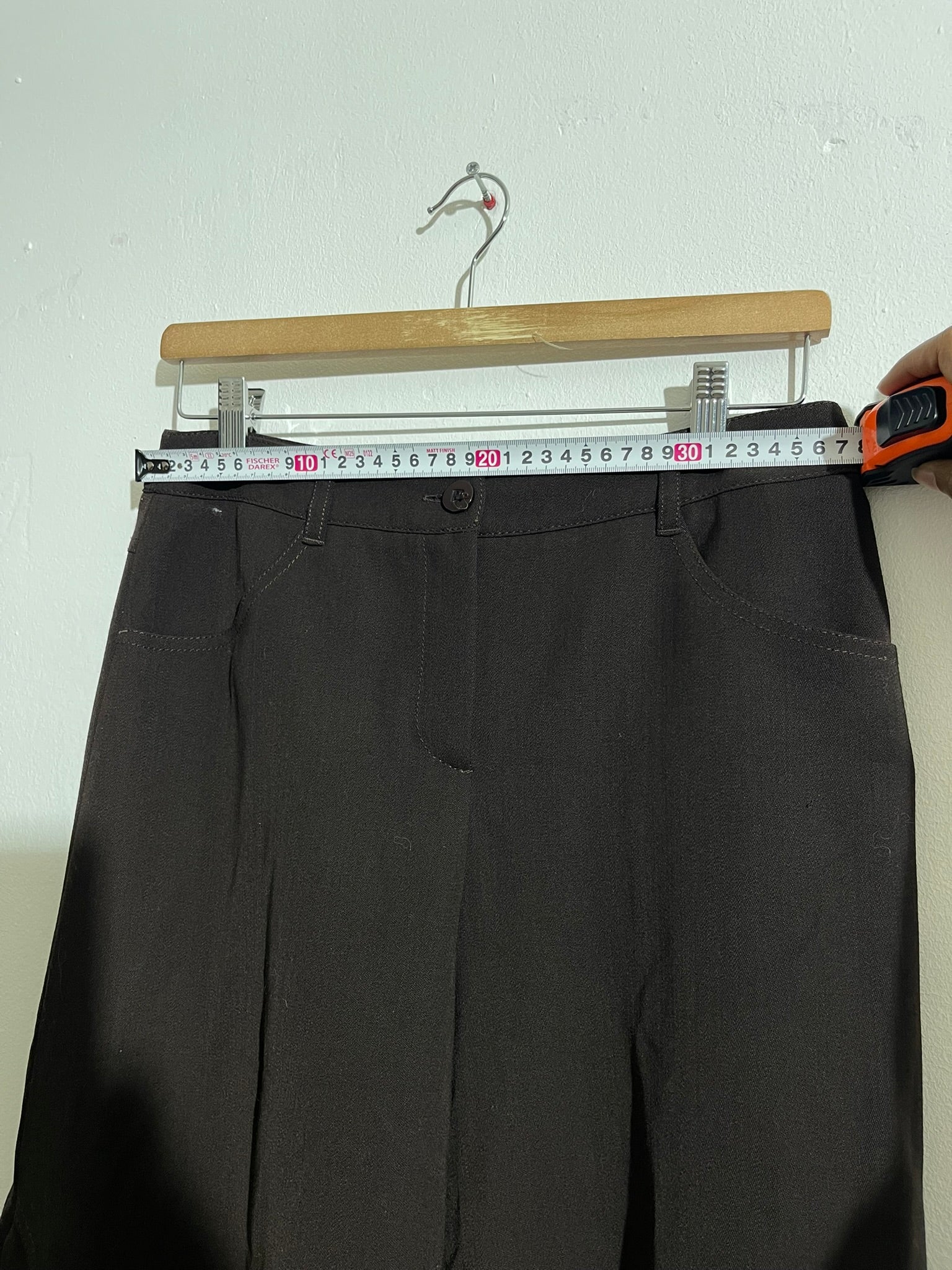 Jupe short évasée chocolat à boutons latéraux