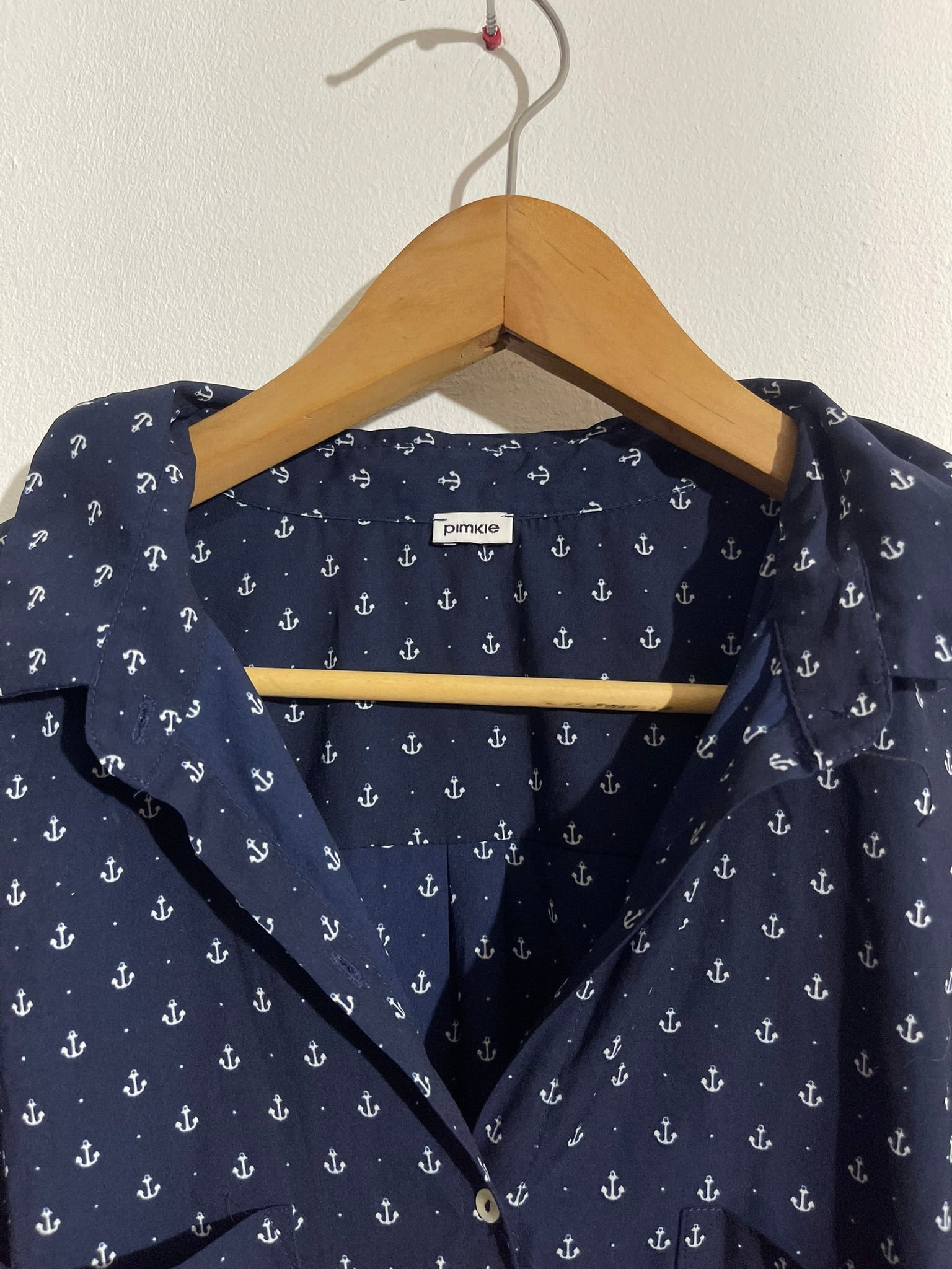 Chemise bleu marine à imprimé ancres