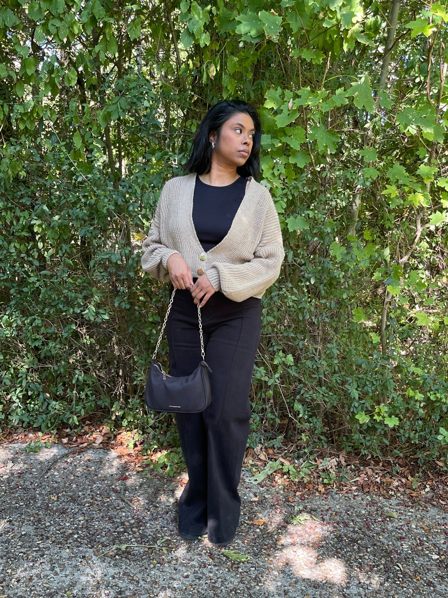 Gilet court en maille boutonné – Beige