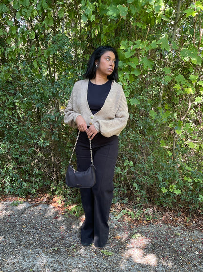 Gilet court en maille boutonné – Beige