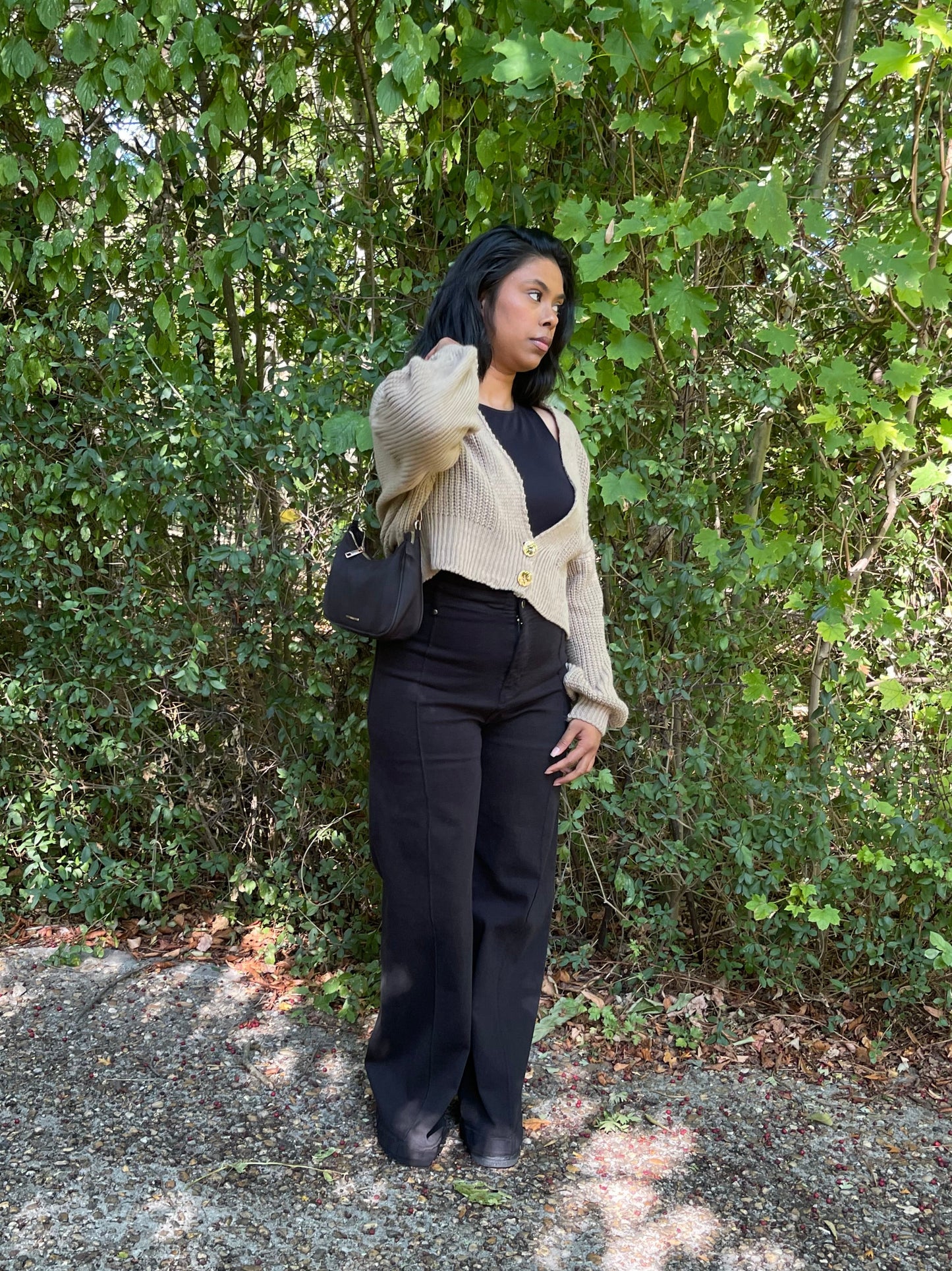 Gilet court en maille boutonné – Beige