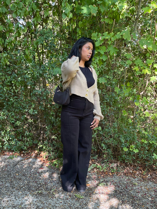 Gilet court en maille boutonné – Beige