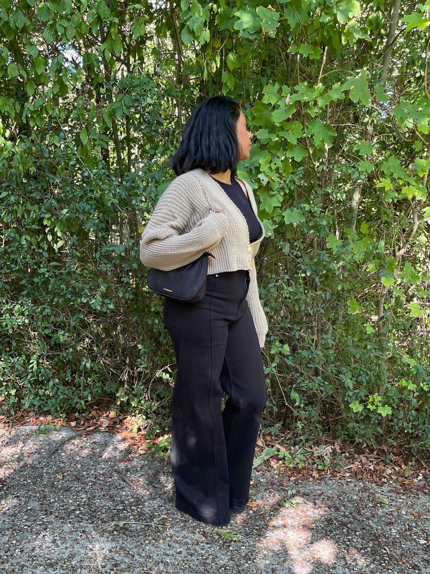 Gilet court en maille boutonné – Beige