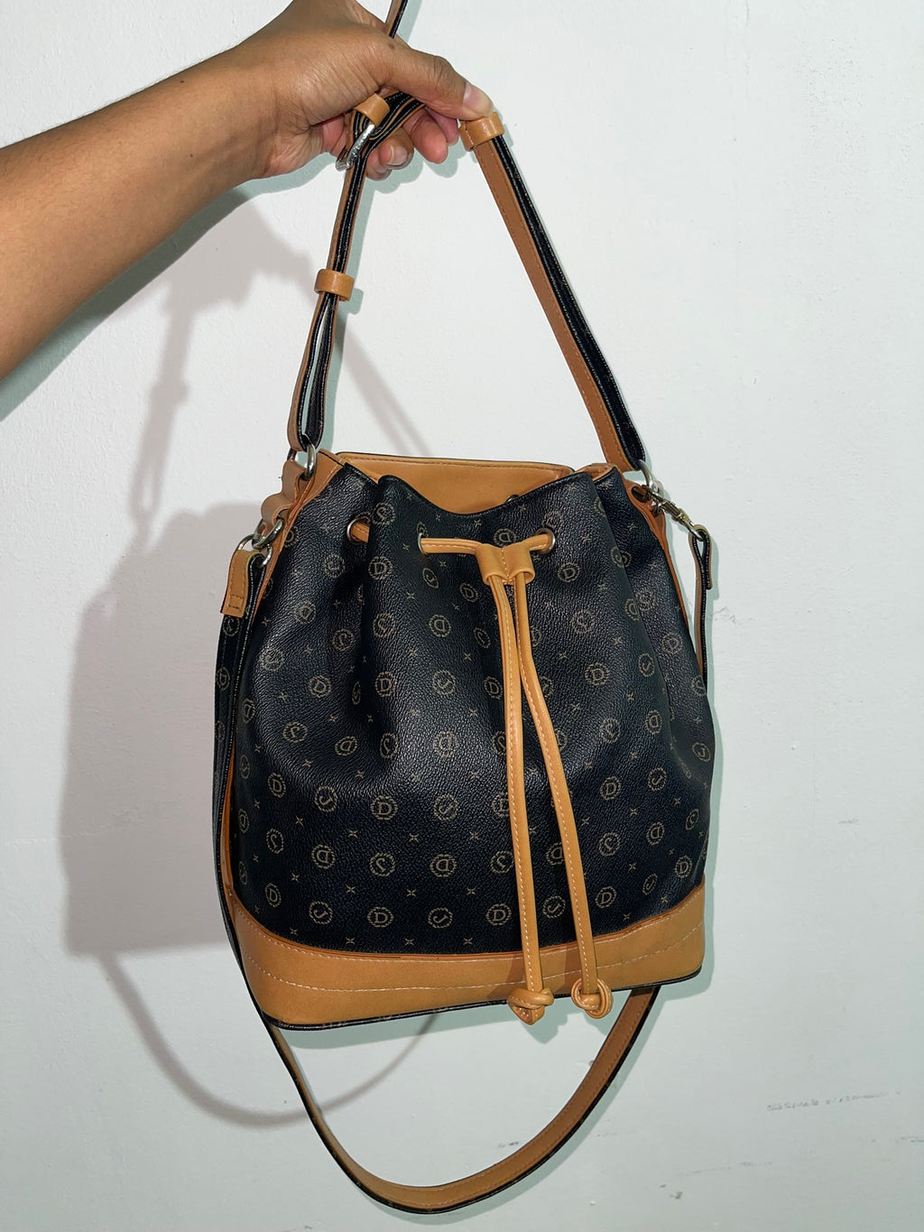 Sac seau vintage monogramme noir & camel - style rétro