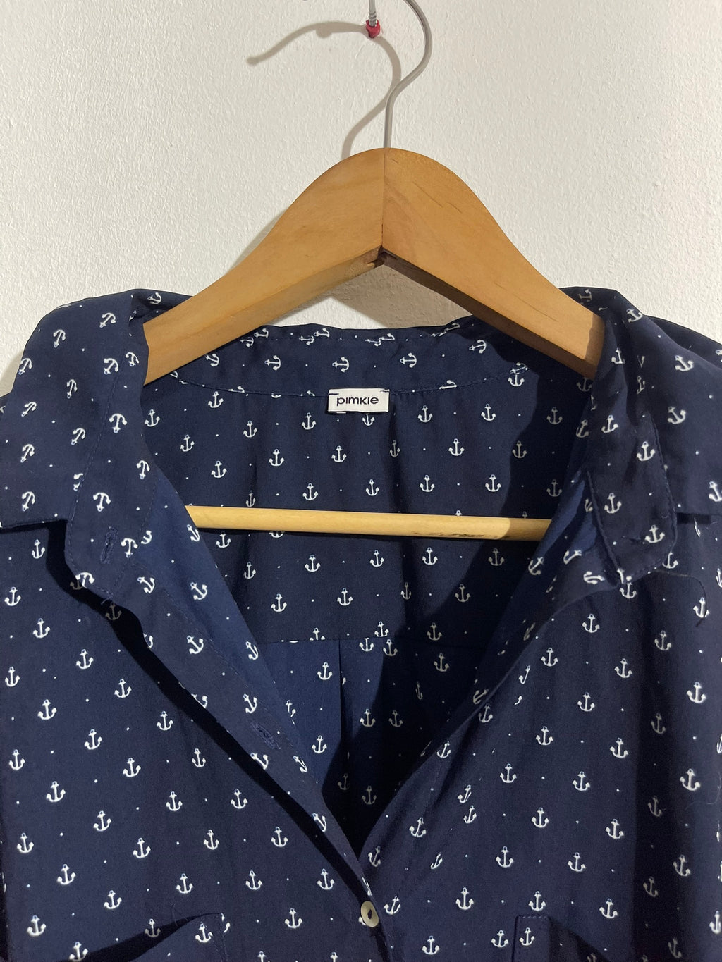 Chemise bleu marine à imprimé ancres