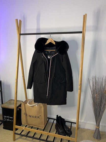 Parka longue noire à capuche fourrure