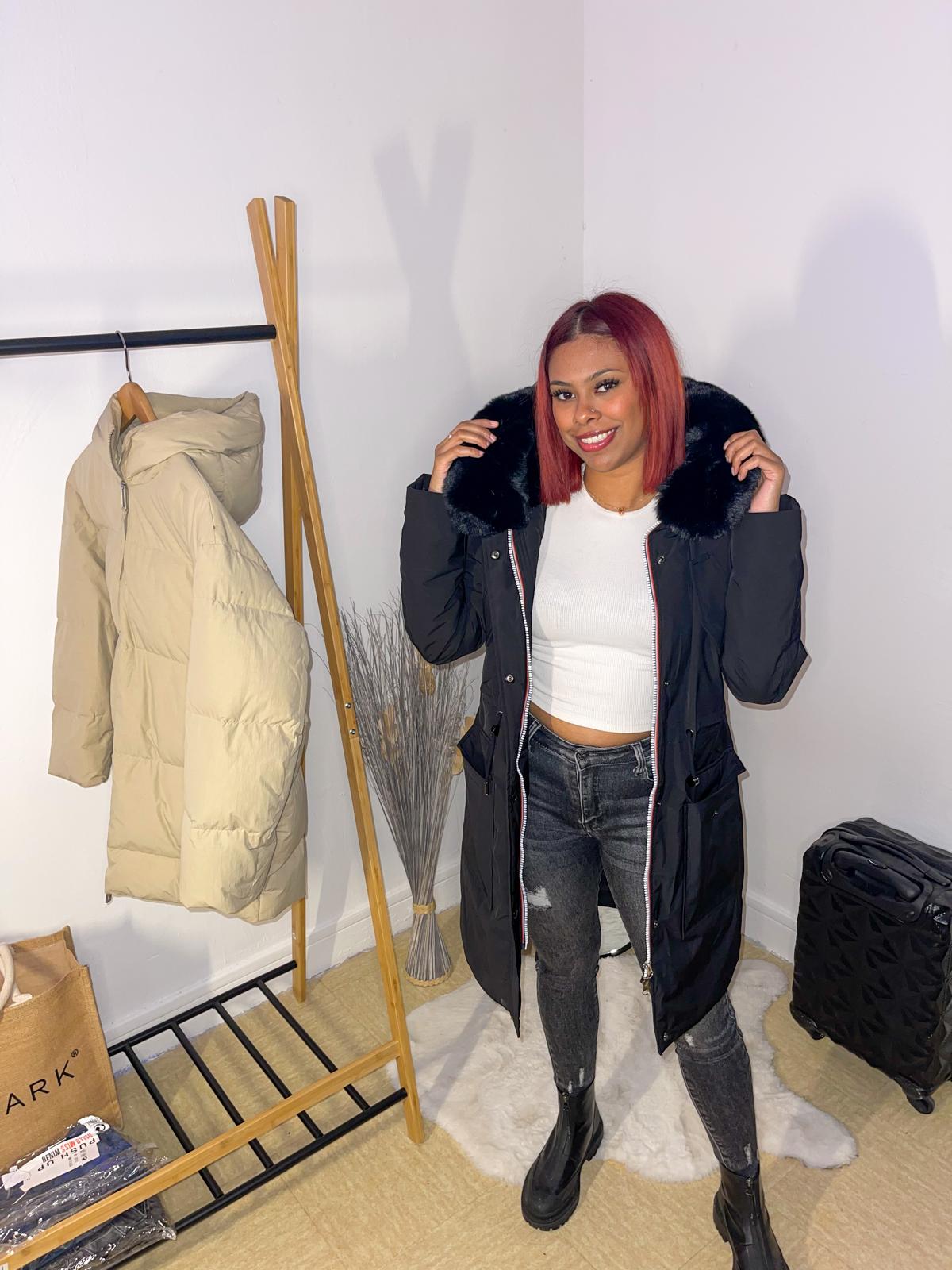 Parka longue noire à capuche fourrure